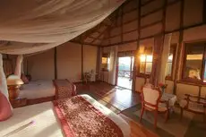 Crater Safari Lodge 