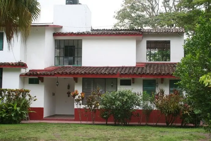 Casa Laguna Magica