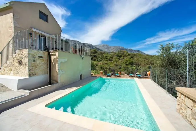 Cretan View Villa with Heated Swimming Pool 