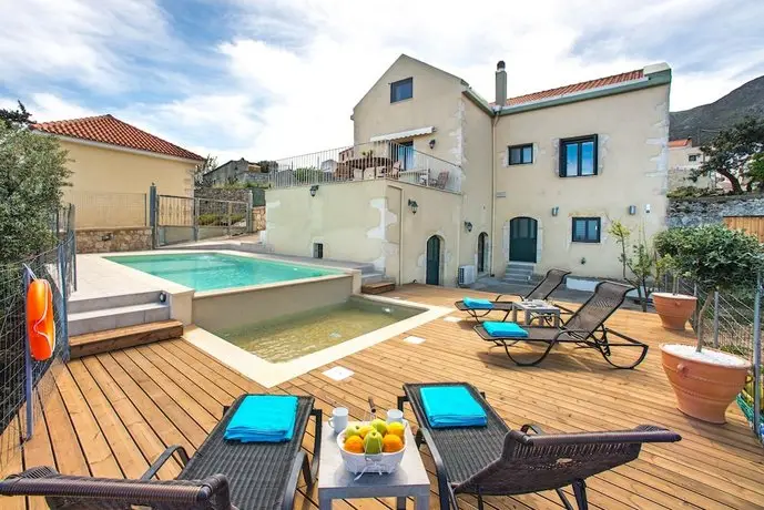 Cretan View Villa with Heated Swimming Pool 