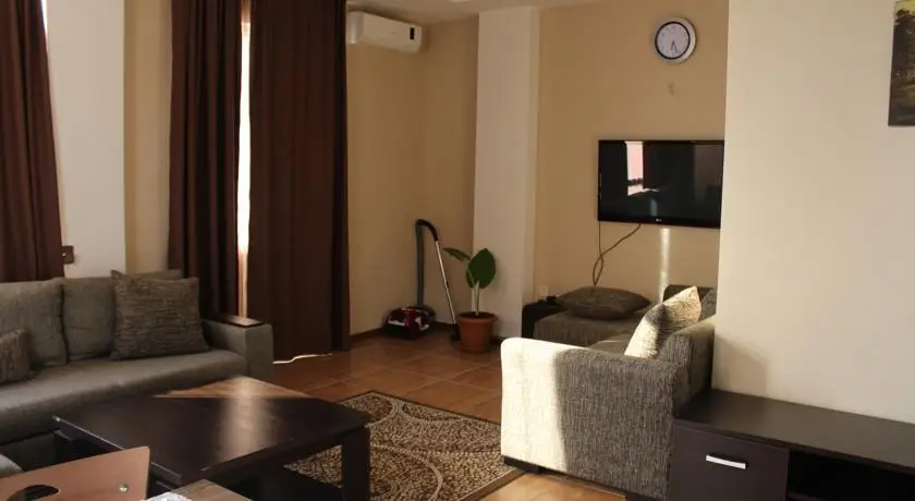 Apartment on Khimshiashvili 63