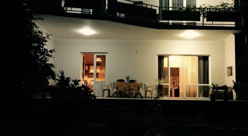 Neli & Zaal Guest House