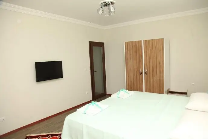 Royal Inn Seza Residence