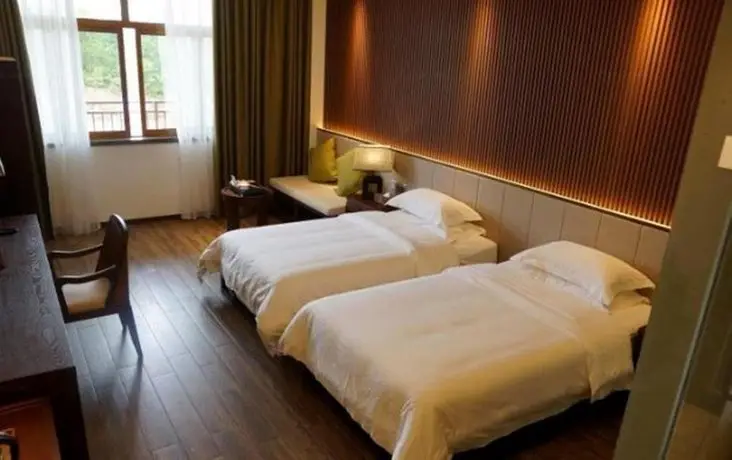 Baoting Tianyi Boutique Hotel 