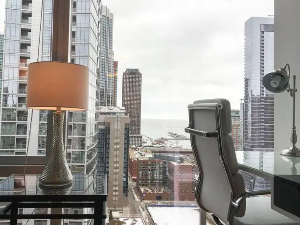 Chicago Downtown Suites Walk to Magnificent Mile 