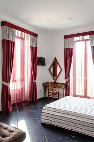 Maria Vittoria Charming Rooms and Apartments 