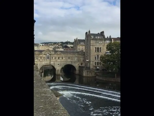 Bath Breaks Apartments