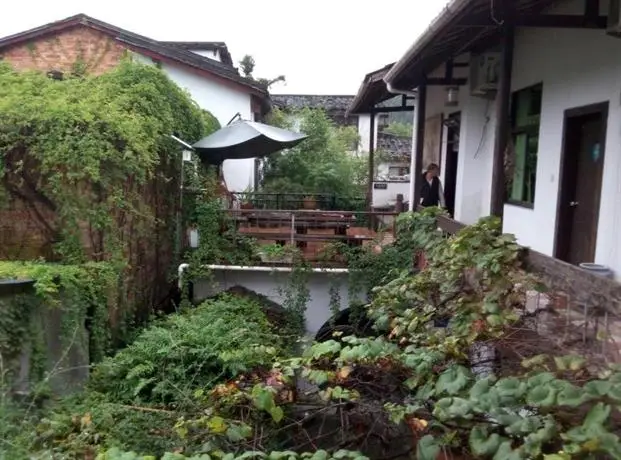 Wuyishan Shanchahua Youth Hostel