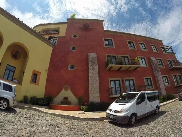 Condos & Penthouse El Caracol