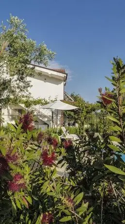 Green Holiday Home Omis 