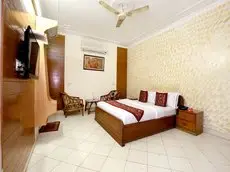 OYO 990 Hotel Paradise 