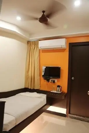 Hotel Sabarees Residency 