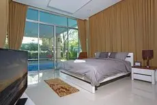 Jomtien Waree 8 - 6 Bedroom Pool Villa 