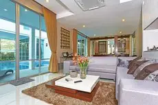 Jomtien Waree 8 - 6 Bedroom Pool Villa 