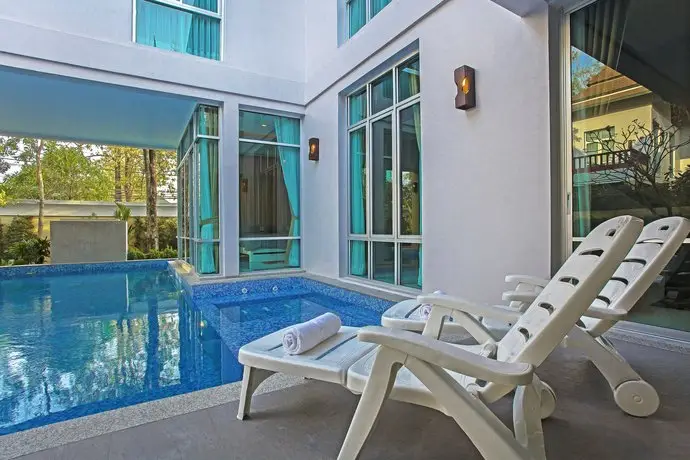 Jomtien Waree 8 - 6 Bedroom Pool Villa 