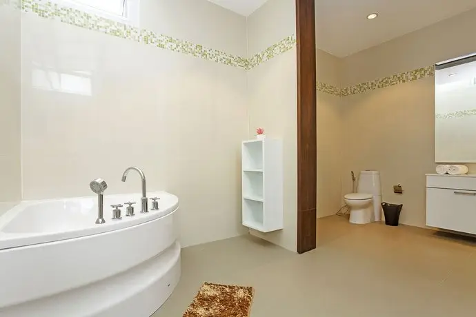 Jomtien Waree 8 - 6 Bedroom Pool Villa 