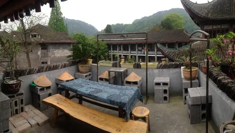 FengHuang Ten People One House 