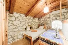 Joanna's Stone Villas 