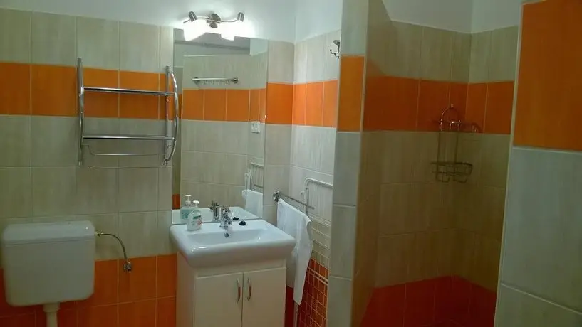 DUO Apartmanok Sarvar 