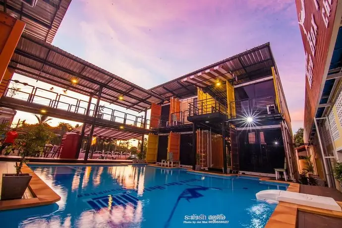 Retro Box Hotel Chumphon