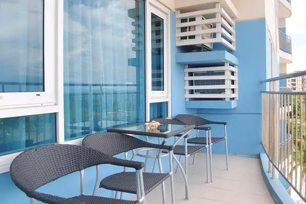 Mactan Seaside Apartments 