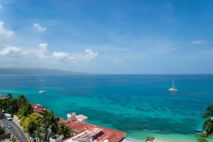 Sky View Beach Studio - Montego Bay Club