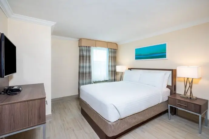 Holiday Inn Express & Suites Nassau 