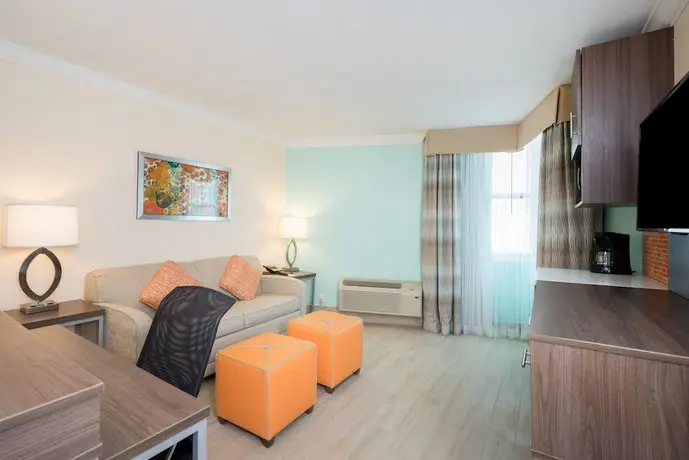 Holiday Inn Express & Suites Nassau 