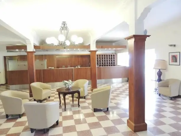 Hotel Tejas Rojas