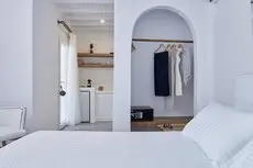 Mykonos Waves Beach House & Suites 