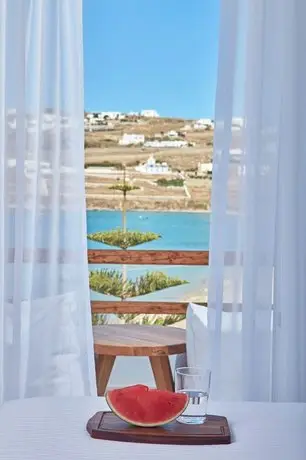 Mykonos Waves Beach House & Suites 