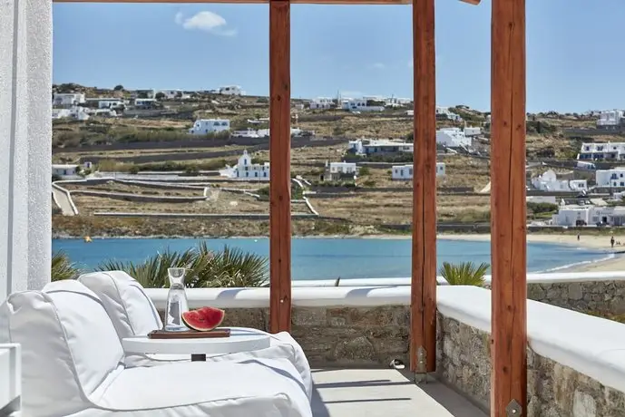 Mykonos Waves Beach House & Suites 