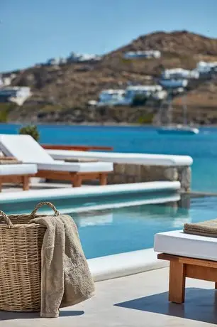 Mykonos Waves Beach House & Suites 