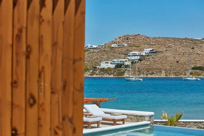 Mykonos Waves Beach House & Suites 