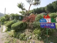 Rainbow Village Pension 