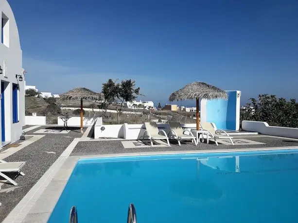 Santorini Traditional Suites 