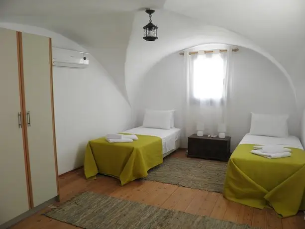 Santorini Traditional Suites 