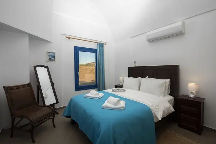 Santorini Traditional Suites 