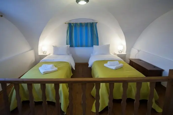 Santorini Traditional Suites 