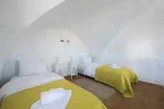 Santorini Traditional Suites 