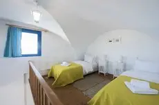 Santorini Traditional Suites 