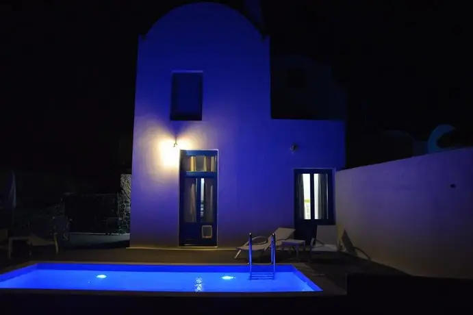 Santorini Traditional Suites 