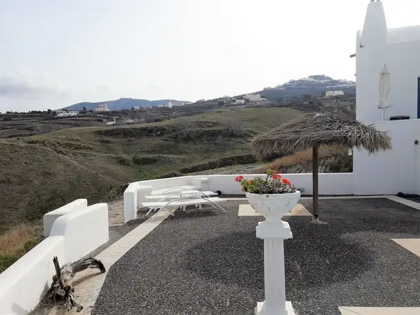 Santorini Traditional Suites 