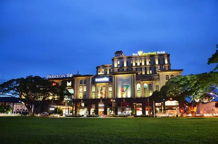 The Waterfront Hotel Kuching 