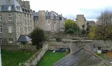 Les Remparts - Hotel Le Challonge 