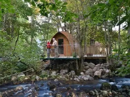 RiverBeds Lodges with Hot Tubs
