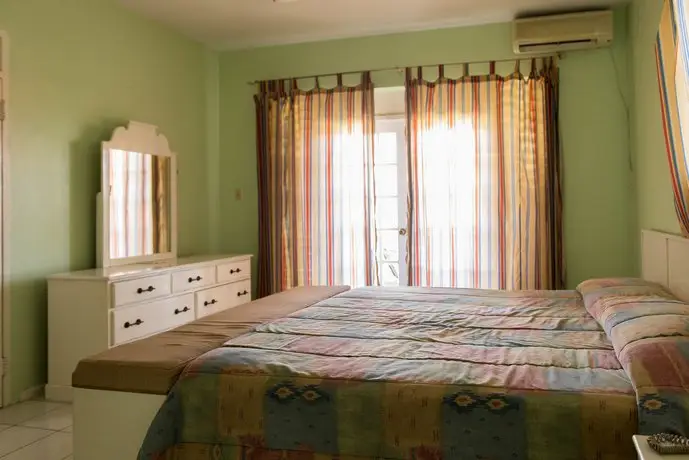 Rooms On the Hip Strip - Montego Bay