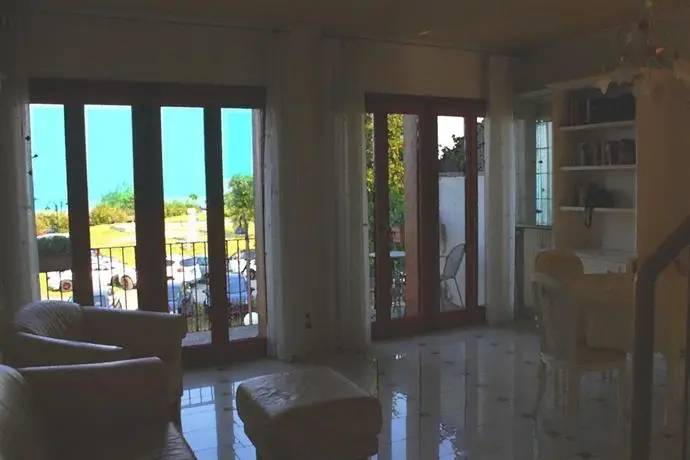 5 Star Sirmione With Private Beach And Garage 