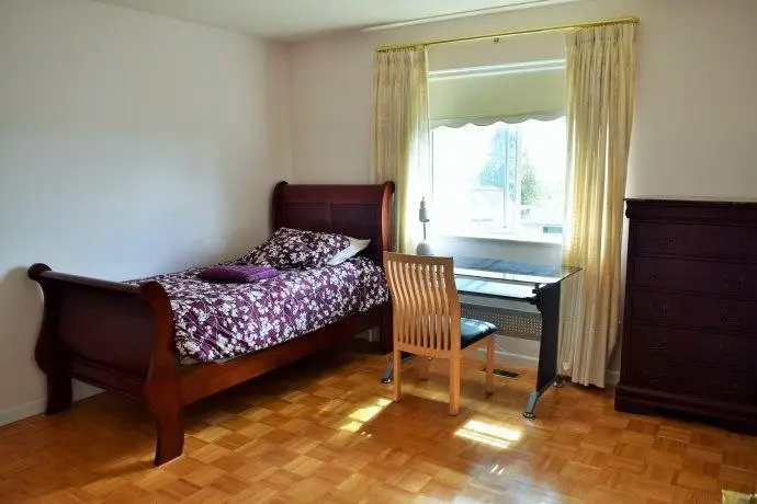 Homestay in Burnaby near Forglen Park