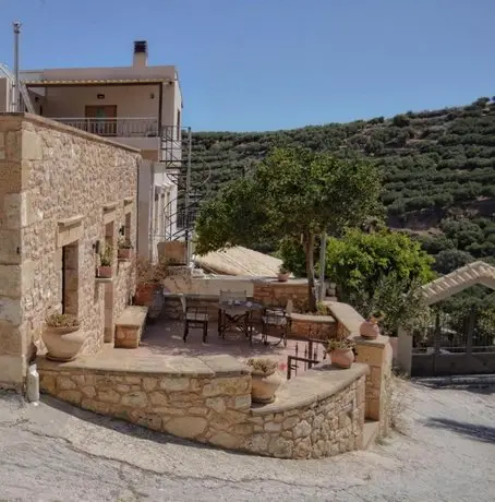 Traditional Stone House in Kounoupitsa 